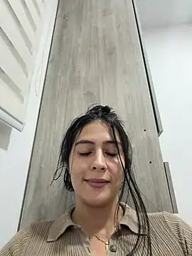 Snapshot of Sophie__Foxxx chatting on 07/05/26, 11:45 Sophie Foxxx online show from 07/05/26, 11:45