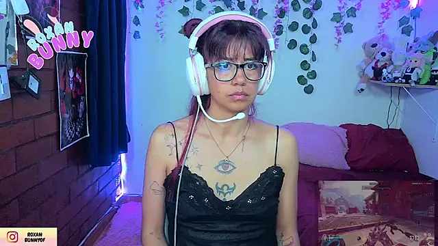 Snapshot of Roxanbunny1 chatting on 05/25/26, 06:08 Roxanbunny1 online show from 05/25/26, 06:08
