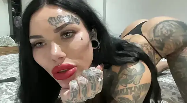 claudiacvc95 online show from 12/04/24, 12:03