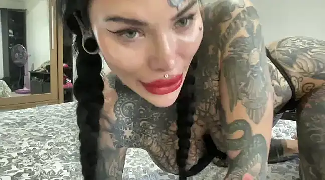 claudiacvc95 online show from 12/07/24, 04:42