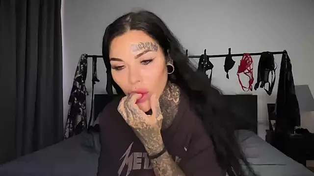 claudiacvc95 online show from 10/17/25, 03:10