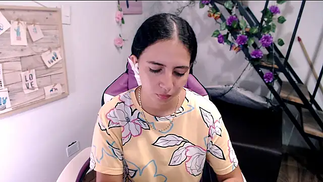 Snapshot of samantha_baby_ chatting on 06/02/26, 05:15 samantha baby online show from 06/02/26, 05:15