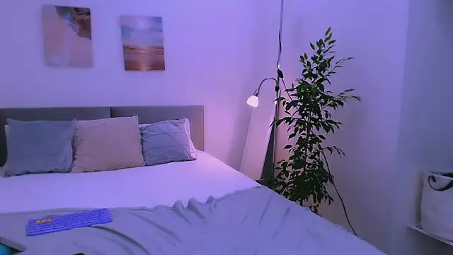 LesleySweet online show from 12/20/25, 04:25