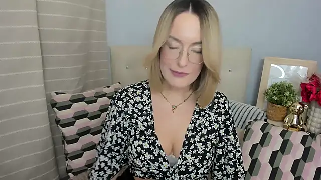 MollyFlowers online show from 03/23/26, 06:12