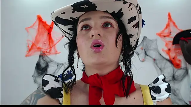 Sisirojas online show from 10/31/25, 02:12