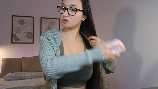 Snapshot of leyla_babe chatting on 01/02/25, 09:28 leyla babe online show from 01/02/25, 09:28
