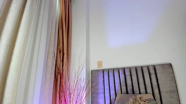 NoraDasilva online show from 02/08/25, 12:50