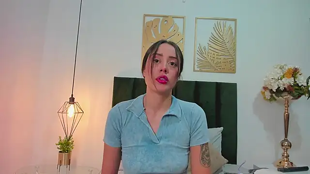 NoraDasilva online show from 02/25/25, 12:14