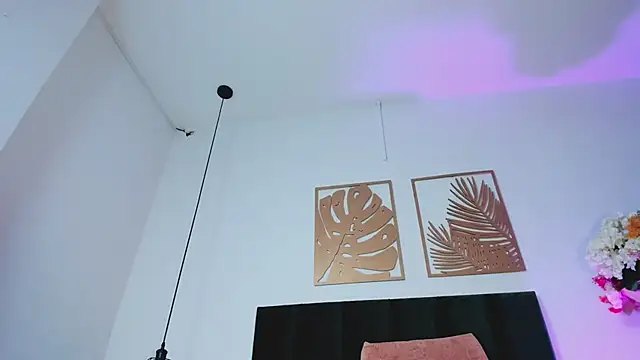 NoraDasilva online show from 02/25/25, 06:25