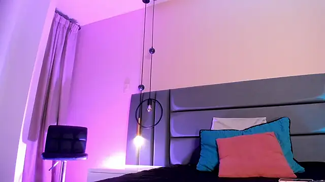 NoraDasilva online show from 03/04/25, 12:39