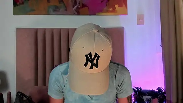 NoraDasilva online show from 03/04/25, 09:11