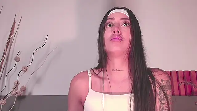 NoraDasilva online show from 09/29/25, 11:20