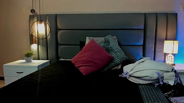 NoraDasilva online show from 10/14/25, 01:23