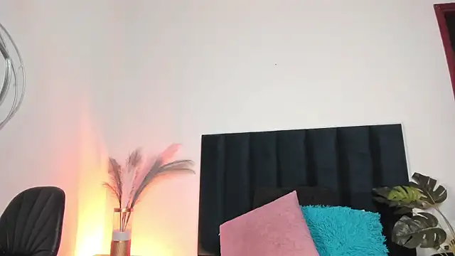 NoraDasilva online show from 10/17/25, 12:36