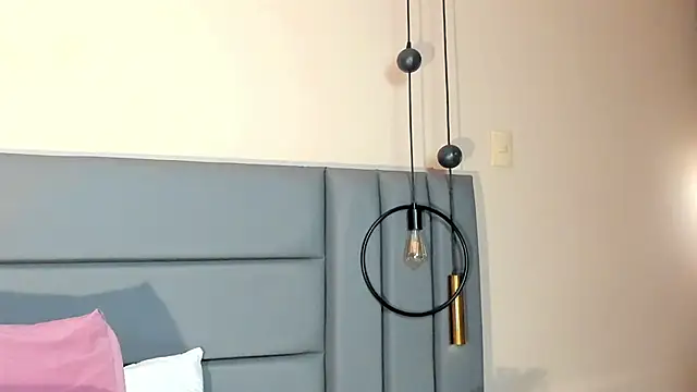 NoraDasilva online show from 11/18/25, 08:24