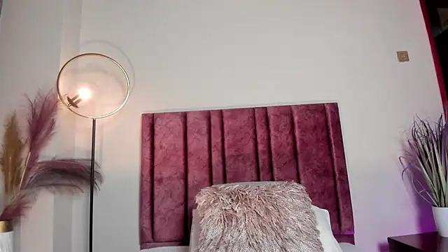 NoraDasilva online show from 02/25/26, 07:01