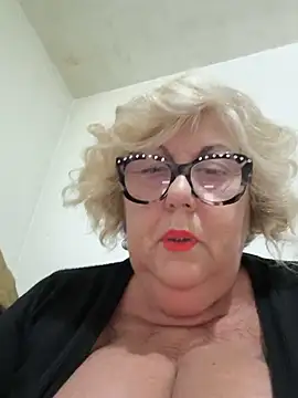 Snapshot of Merilulla chatting on 05/15/26, 11:01 Merilulla online show from 05/15/26, 11:01