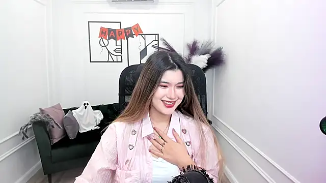 AnneTLi online show from 10/24/25, 03:25