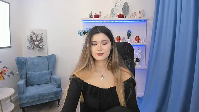 AnneTLi online show from 10/29/25, 03:20