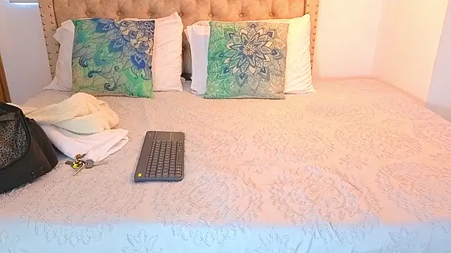 KeryHillson online show from 10/26/25, 02:34