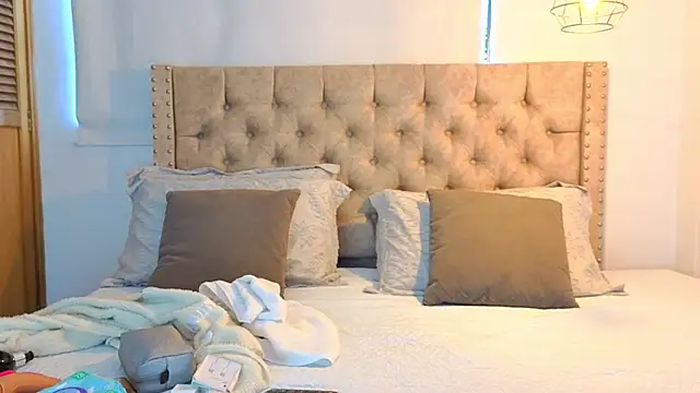 KeryHillson online show from 11/25/25, 11:54