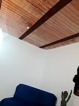 Snapshot of Babylolatop chatting on 12/20/24, 06:45 Babylolatop online show from 12/20/24, 06:45