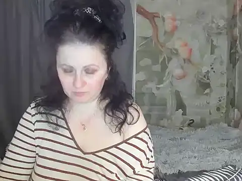 Lillian2 online show from 10/27/25, 07:18