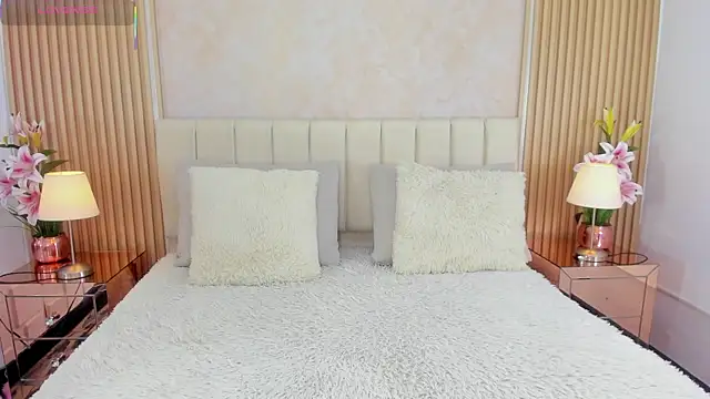 Snapshot of LUNATAYLORS chatting on 11/05/25, 11:10 LUNATAYLORS online show from 11/05/25, 11:10