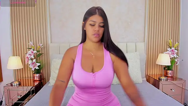 Snapshot of LUNATAYLORS chatting on 11/19/25, 11:21 LUNATAYLORS online show from 11/19/25, 11:21