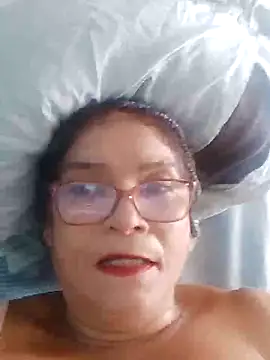 Snapshot of Delicy1 chatting on 02/19/25, 04:33 Delicy1 online show from 02/19/25, 04:33