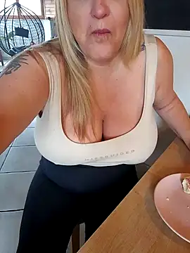 Isabellaa04 online show from 12/02/24, 09:24