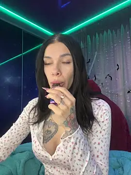 Queen of pain online show from 10/27/25, 07:56