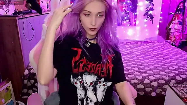 Snapshot of Violet_Noir chatting on 01/28/25, 06:38 Violet Noir online show from 01/28/25, 06:38