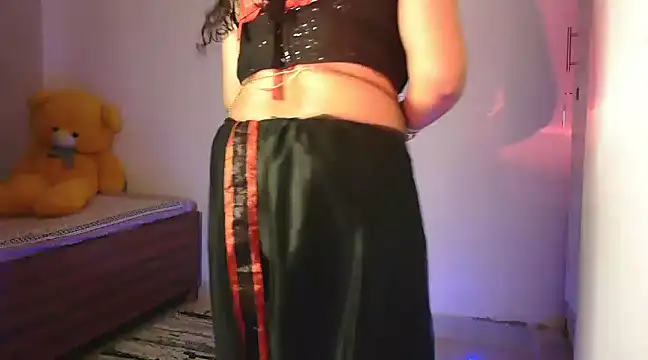 Snapshot of vanyaaurmohan chatting on 03/18/25, 09:10 vanyaaurmohan online show from 03/18/25, 09:10