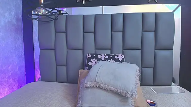  MiaBrown  online show from 09/15/25, 12:05