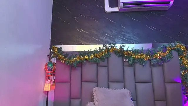  MiaBrown  online show from 12/04/25, 12:03