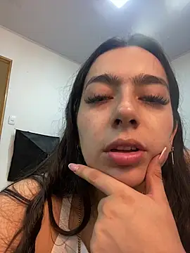 Nicollemays online show from 03/22/25, 12:14