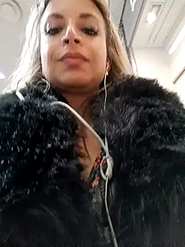 Snapshot of Cute_Anissa chatting on 12/23/24, 01:24 Cute Anissa online show from 12/23/24, 01:24