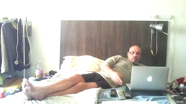 Snapshot of dazuk4513 chatting on 05/11/26, 04:04 dazuk4513 online show from 05/11/26, 04:04