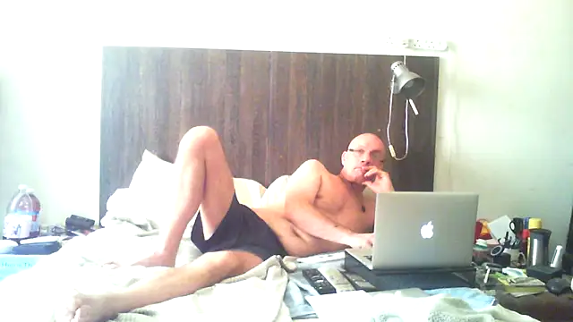 Snapshot of dazuk4513 chatting on 05/14/26, 05:09 dazuk4513 online show from 05/14/26, 05:09