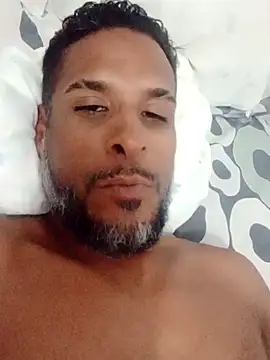 Snapshot of Bbclatinoatletic chatting on 11/16/25, 11:10 Bbclatinoatletic online show from 11/16/25, 11:10