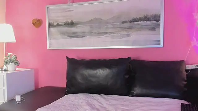 Tiffanysurez  online show from 10/02/25, 09:11