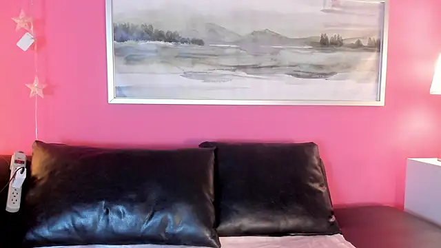 Tiffanysurez  online show from 11/21/25, 09:02