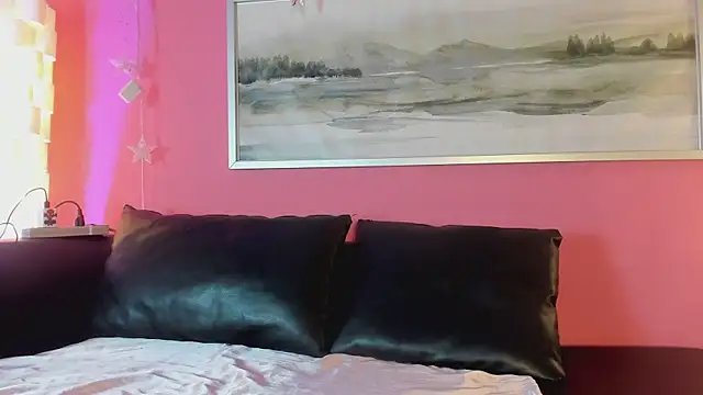 Tiffanysurez  online show from 11/25/25, 08:53