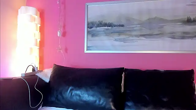 Tiffanysurez  online show from 12/02/25, 09:54