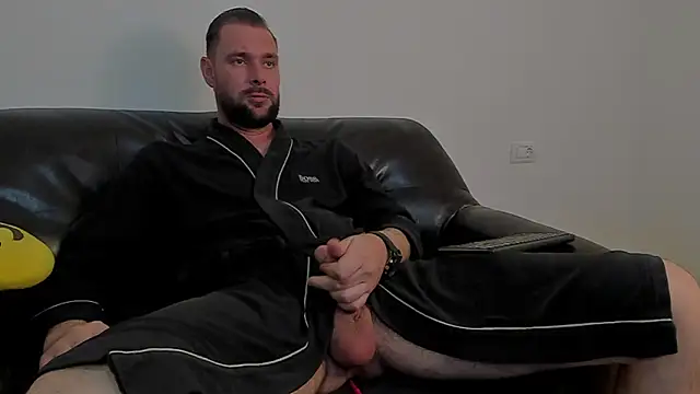 Snapshot of KingMalcom chatting on 04/30/26, 10:32 KingMalcom online show from 04/30/26, 10:32
