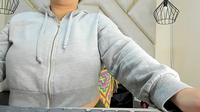 Snapshot of nalalye_cruzz_ chatting on 03/02/25, 12:11 nalalye cruzz online show from 03/02/25, 12:11
