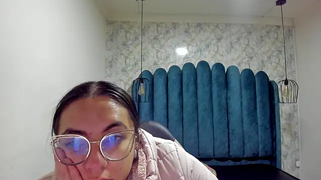 Snapshot of nalalye_cruzz_ chatting on 10/03/25, 02:30 nalalye cruzz online show from 10/03/25, 02:30