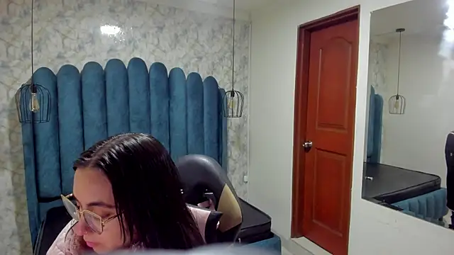 Snapshot of nalalye_cruzz_ chatting on 10/19/25, 03:29 nalalye cruzz online show from 10/19/25, 03:29