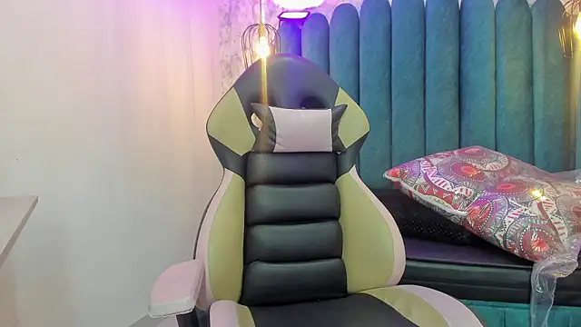 nalalye cruzz  online show from 03/18/26, 02:26